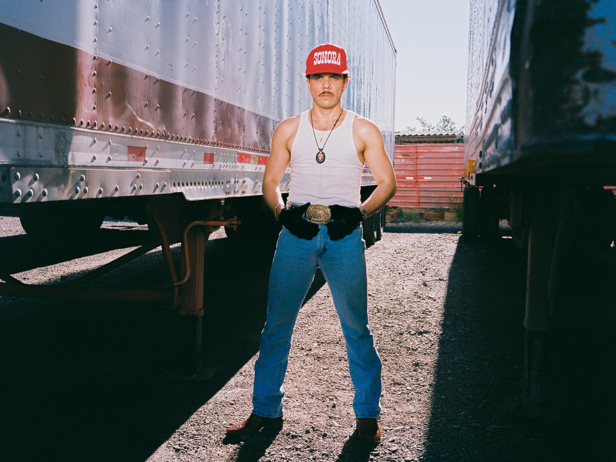 Simpson Ahuevo presenta “Máster del Noro”: rap del desierto, playa y ...